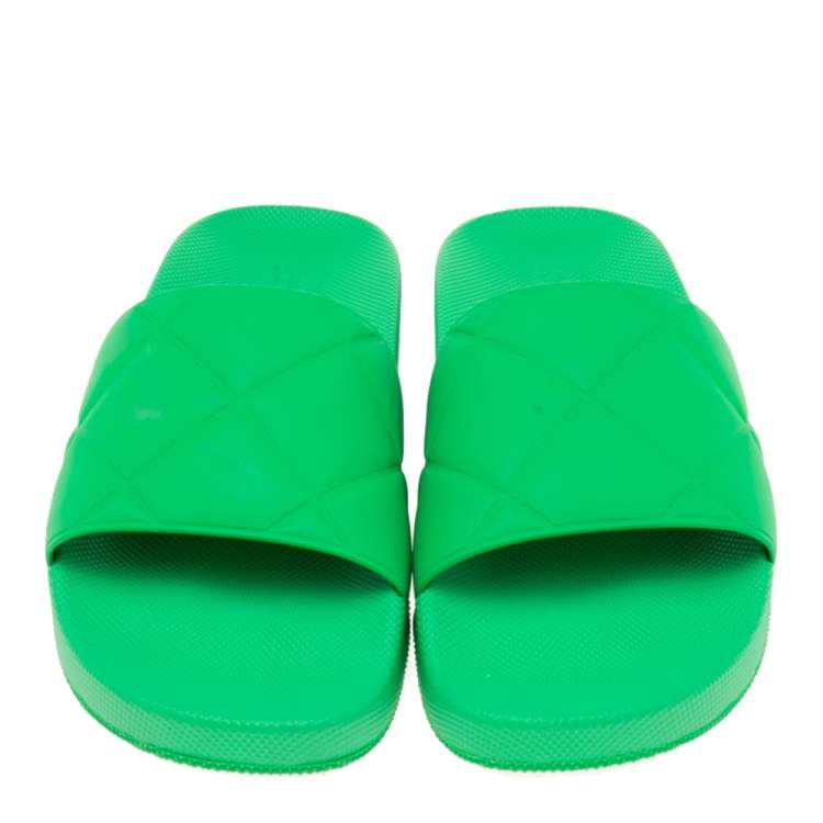 Pre Owned Bottega Veneta Green Rubber Pool Slide Size 36