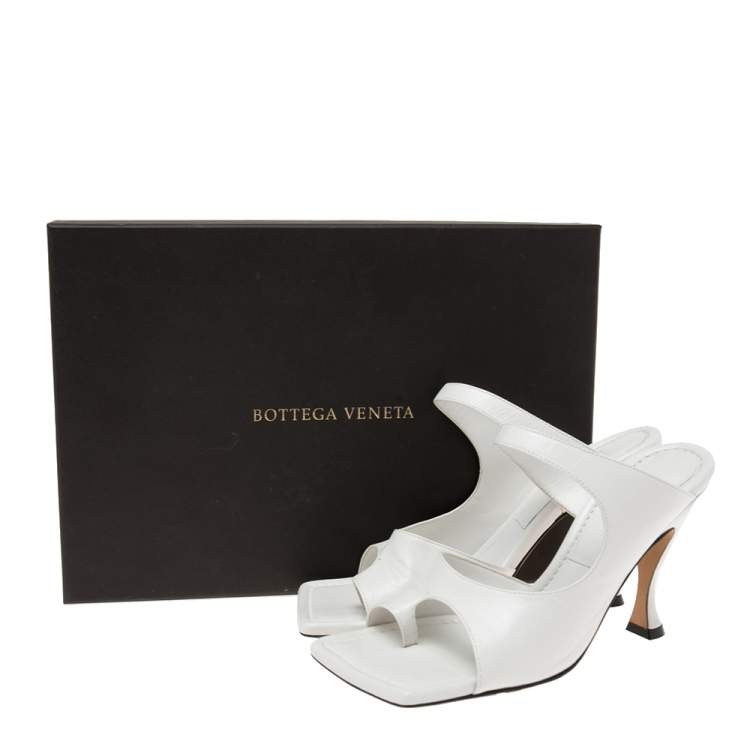 Pre Owned Bottega Veneta White Leather Cutout Slide Sandals Size 35.5