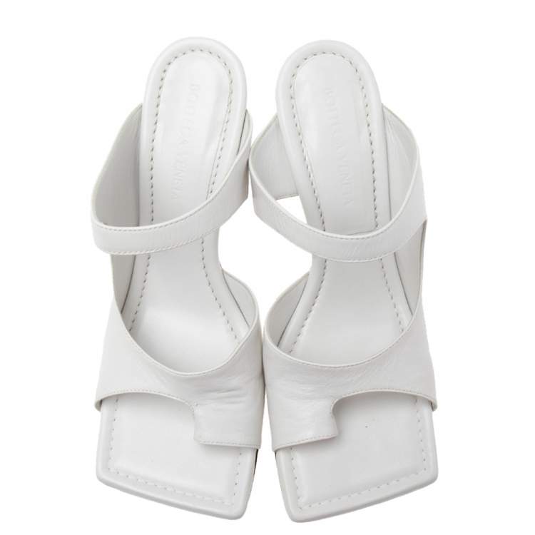 Pre Owned Bottega Veneta White Leather Cutout Slide Sandals Size 35.5