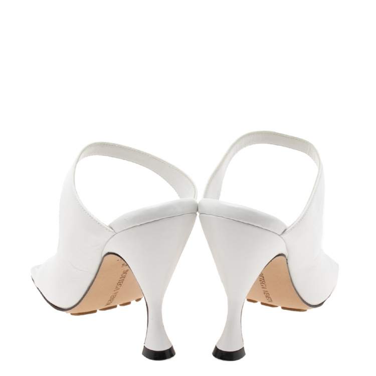 Pre Owned Bottega Veneta White Leather Cutout Slide Sandals Size 35.5