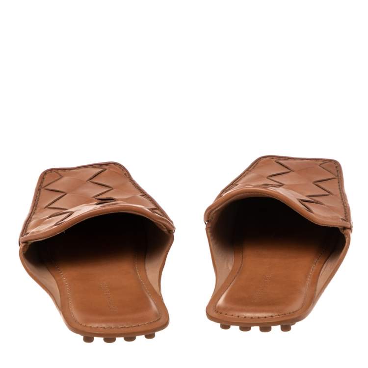 Pre Owned Bottega Veneta Brown Intrecciato Leather  Mules Size 39