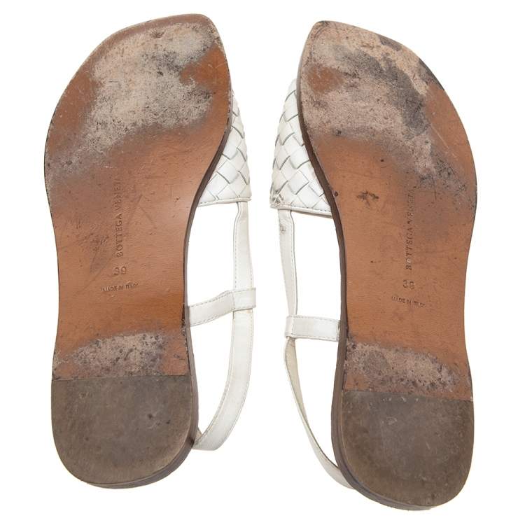 مملوكة مسبقًا Bottega Veneta White Intrecciato Leather Calvados Slingback Flat Sandals Size 39