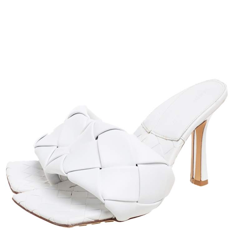 Pre Owned Bottega Veneta White Intrecciato Leather Square Toe Slide Sandals Size 37