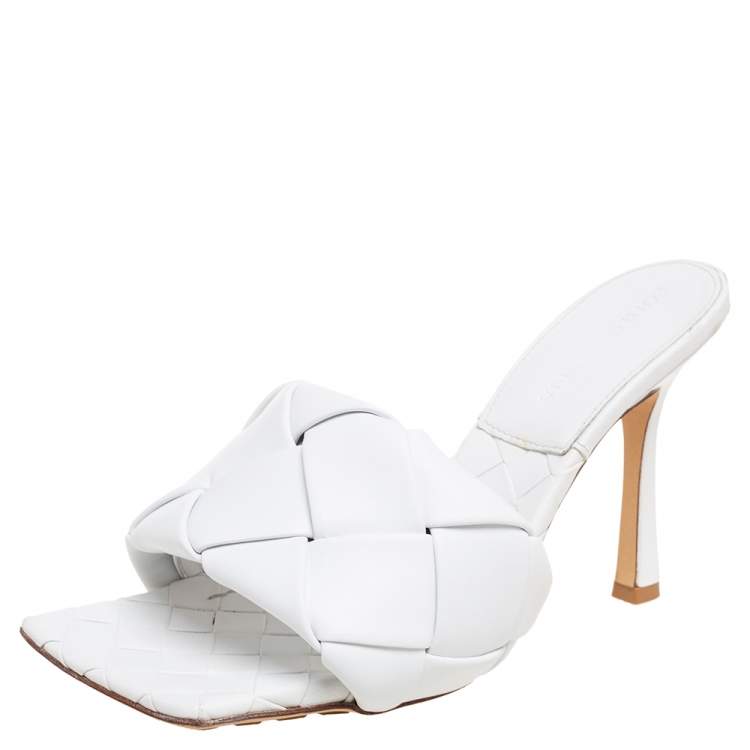 Pre Owned Bottega Veneta White Intrecciato Leather Square Toe Slide Sandals Size 37