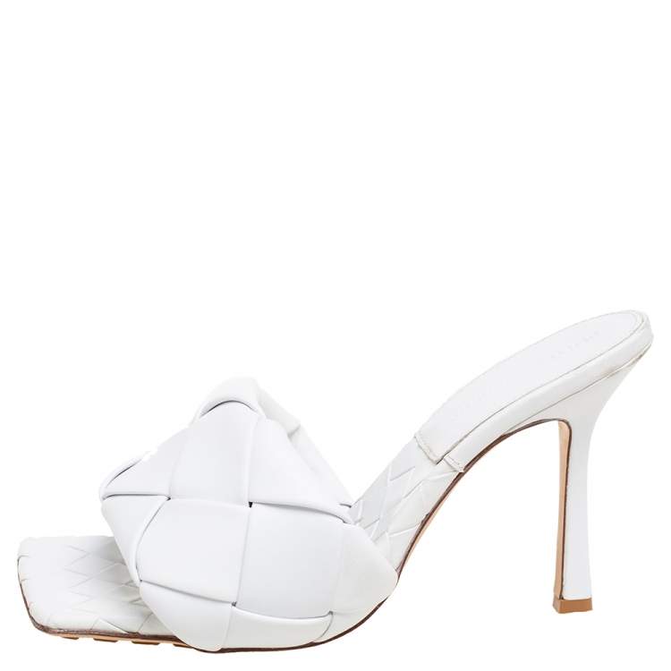 Pre Owned Bottega Veneta White Intrecciato Leather Square Toe Slide Sandals Size 37