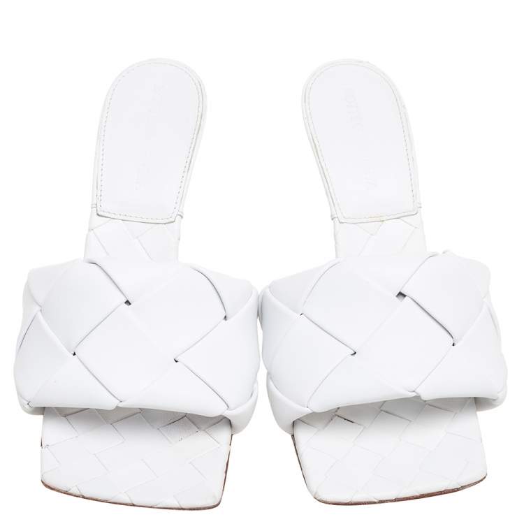 Pre Owned Bottega Veneta White Intrecciato Leather Square Toe Slide Sandals Size 37