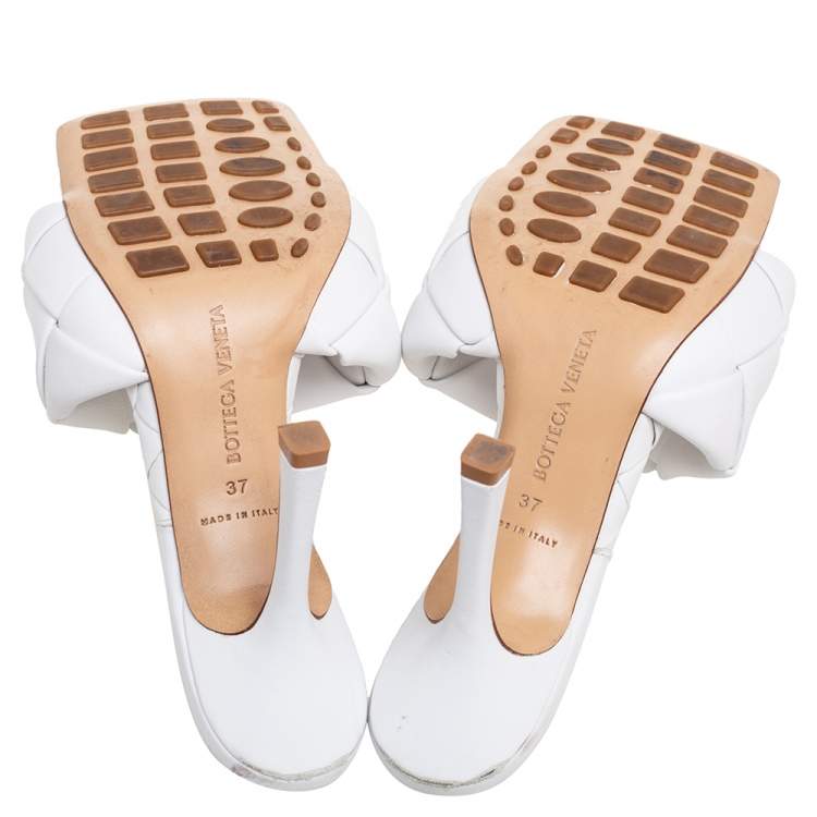 Pre Owned Bottega Veneta White Intrecciato Leather Square Toe Slide Sandals Size 37
