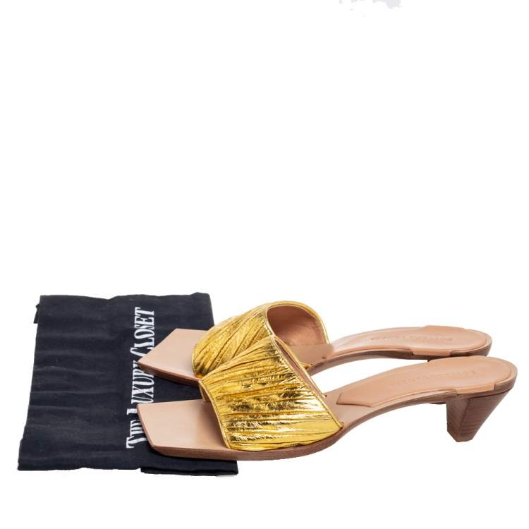 Pre Owned Bottega Veneta Gold Pleated Leather Slide Sandals Size 39