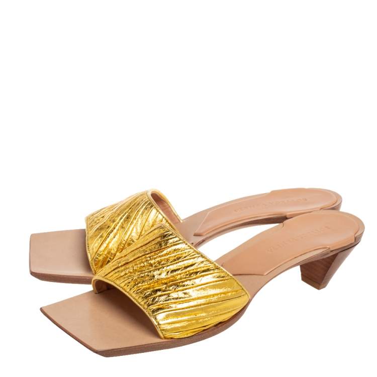 Pre Owned Bottega Veneta Gold Pleated Leather Slide Sandals Size 39