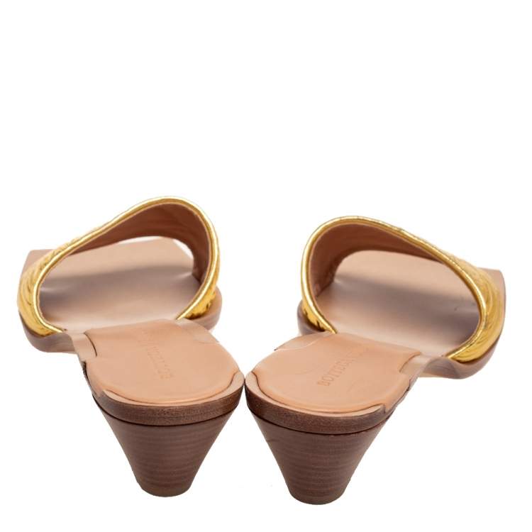 Pre Owned Bottega Veneta Gold Pleated Leather Slide Sandals Size 39