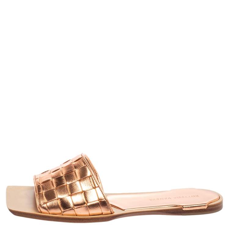 Pre Owned Bottega Veneta Rose Gold Intrecciato Leather Flat Slides Size 40
