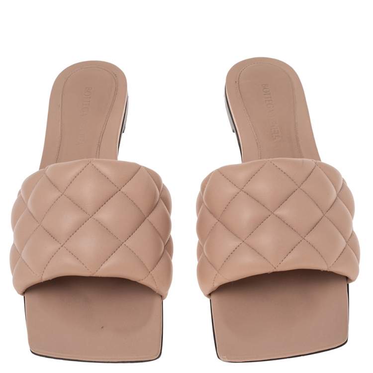 Pre Owned Bottega Veneta Beige Quilted Leather Lido Flat Sandals Size 37.5