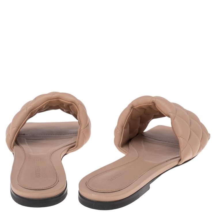 Pre Owned Bottega Veneta Beige Quilted Leather Lido Flat Sandals Size 37.5