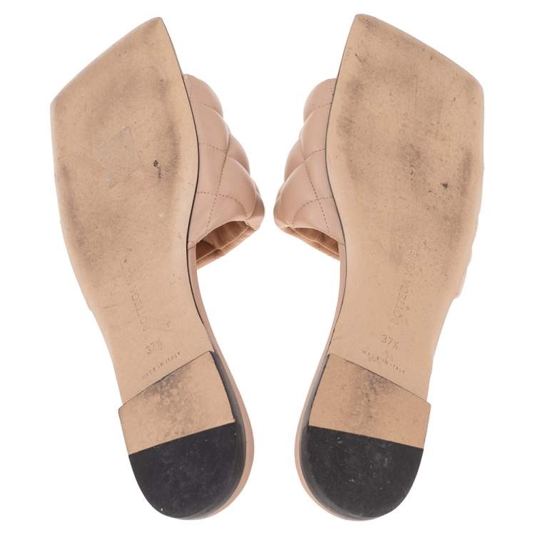 Pre Owned Bottega Veneta Beige Quilted Leather Lido Flat Sandals Size 37.5