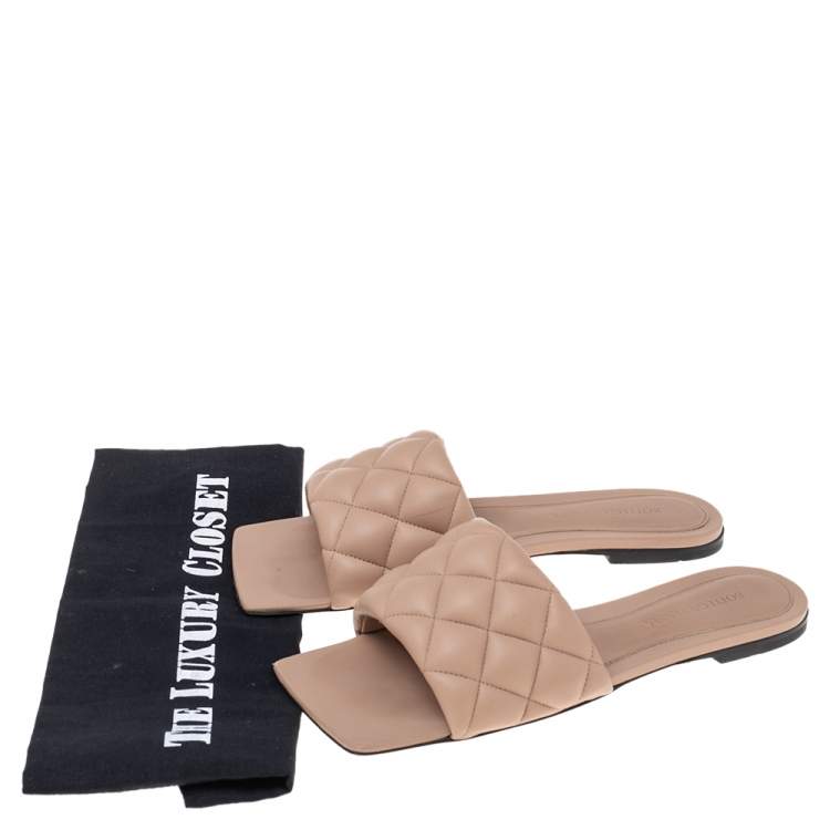 Pre Owned Bottega Veneta Beige Quilted Leather Lido Flat Sandals Size 37.5