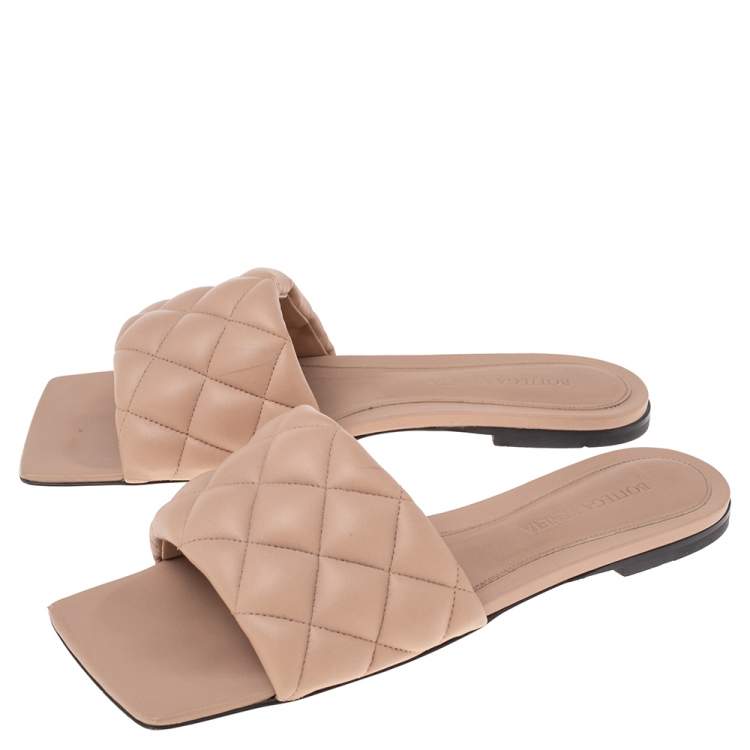 Pre Owned Bottega Veneta Beige Quilted Leather Lido Flat Sandals Size 37.5