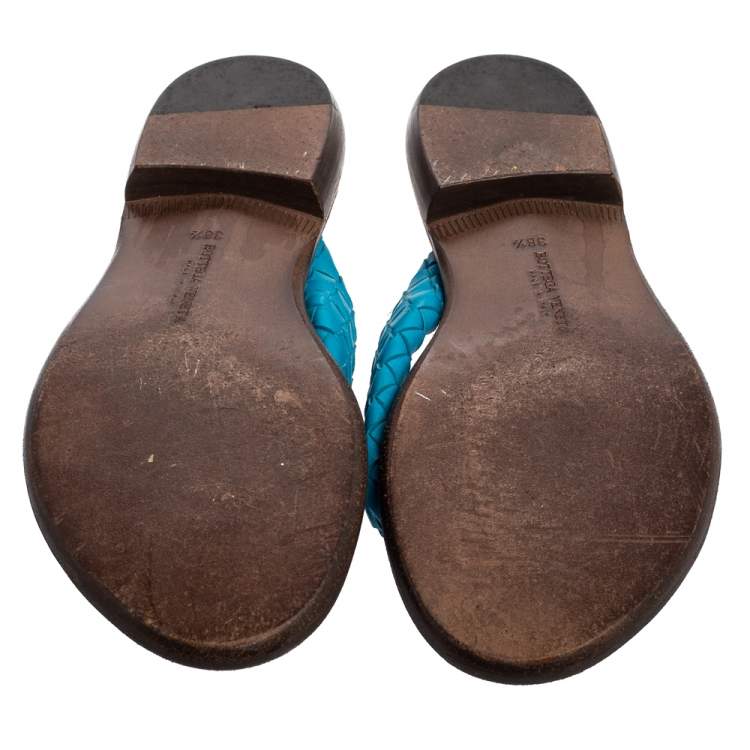 Pre Owned Bottega Veneta Blue Intrecciato Leather Thong Flats Size 38.5