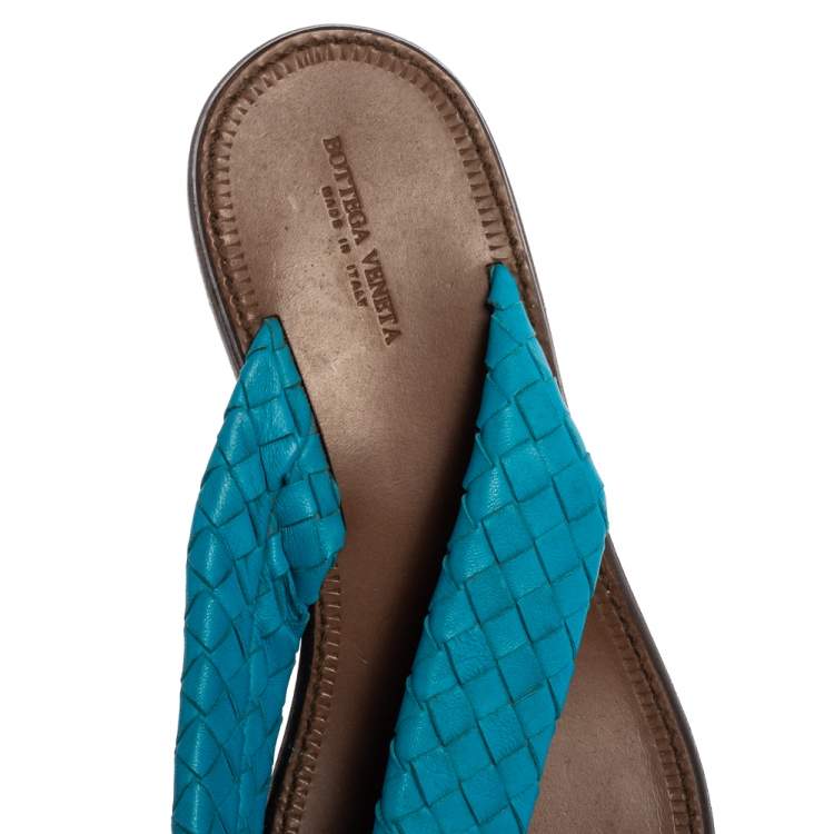 Pre Owned Bottega Veneta Blue Intrecciato Leather Thong Flats Size 38.5
