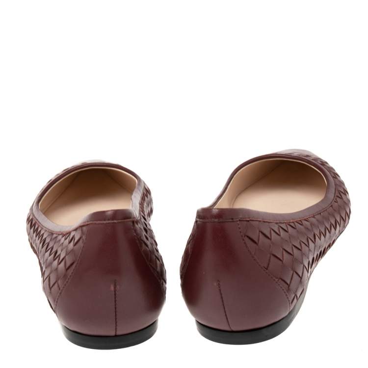 Pre Owned Bottega Veneta Burgundy Intrecciato Leather Pointed-Toe Ballet Flats Size 38.5