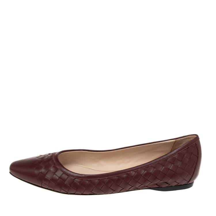 Pre Owned Bottega Veneta Burgundy Intrecciato Leather Pointed-Toe Ballet Flats Size 38.5