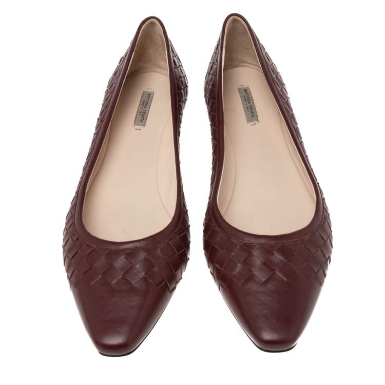 Pre Owned Bottega Veneta Burgundy Intrecciato Leather Pointed-Toe Ballet Flats Size 38.5