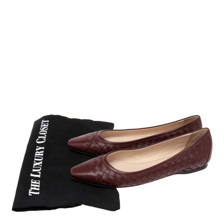 Pre Owned Bottega Veneta Burgundy Intrecciato Leather Pointed-Toe Ballet Flats Size 38.5