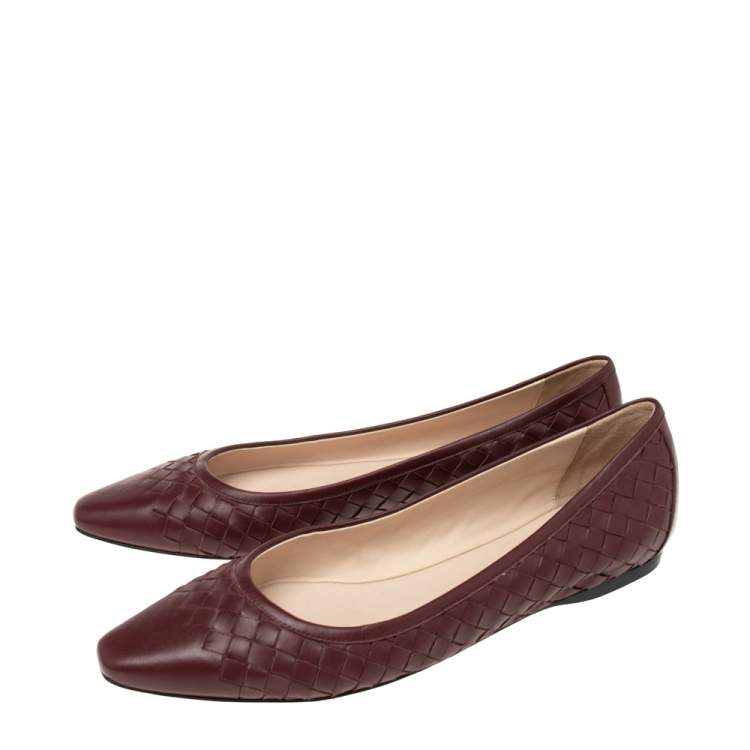 Pre Owned Bottega Veneta Burgundy Intrecciato Leather Pointed-Toe Ballet Flats Size 38.5