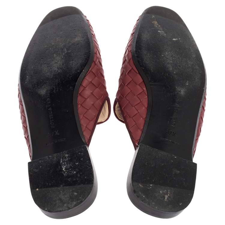 Pre Owned Bottega Veneta Burgundy Intrecciato Leather Fiandra Flat Mules Size 37.5