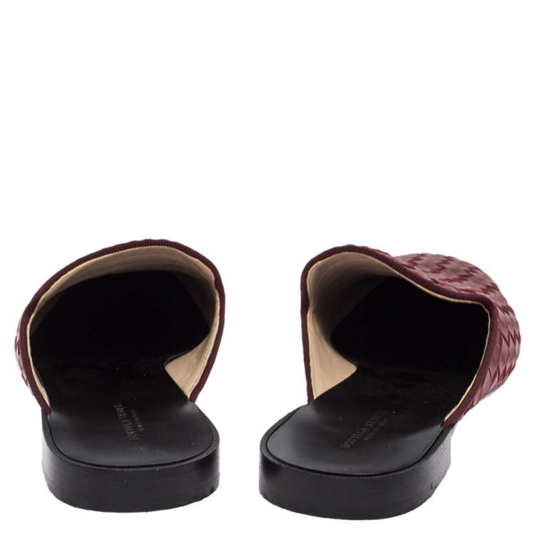 Pre Owned Bottega Veneta Burgundy Intrecciato Leather Fiandra Flat Mules Size 37.5