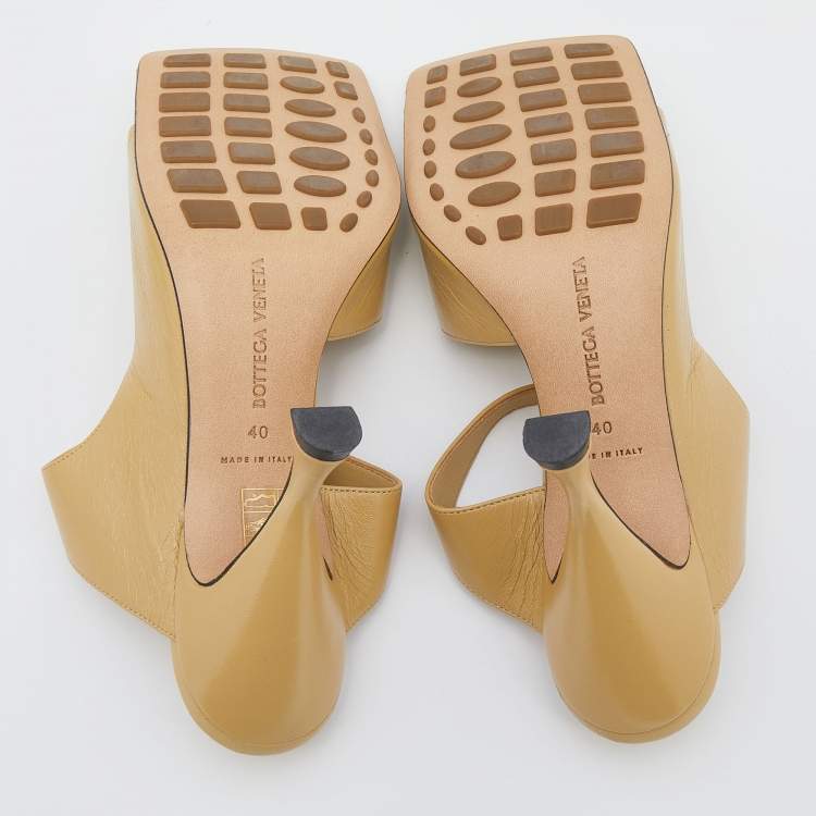 Pre Owned Bottega Veneta Laguna Yellow Leather Square Toe Mule Sandals Size 40