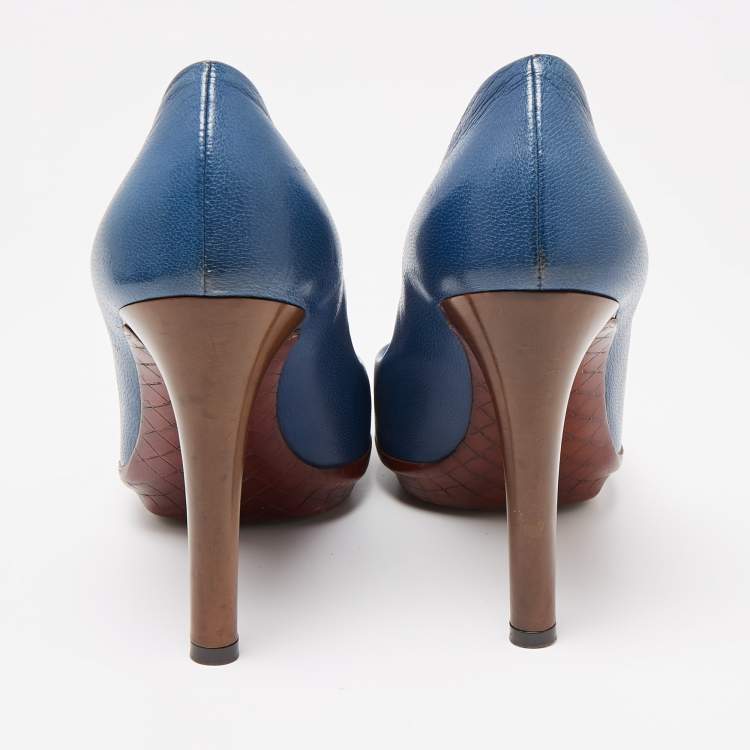 Pre Owned Bottega Veneta Blue Leather Round Toe Platform Pumps Size 37.5