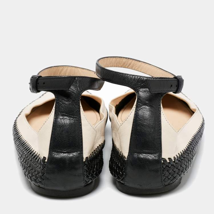 مملوكة مسبقًا Bottega Veneta Black/Off-White Intrecciato and Leather Ankle-Strap Ballet Flats Size 36