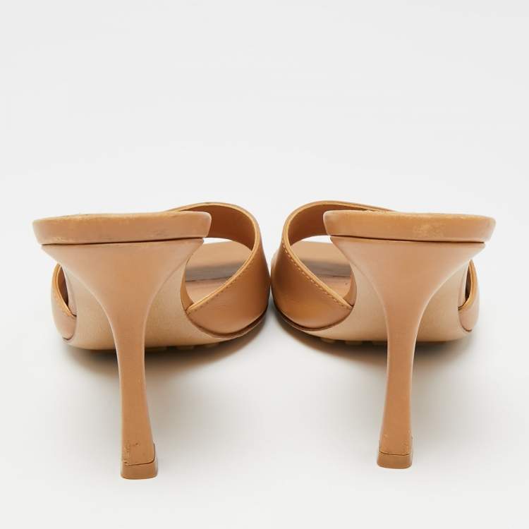 Pre Owned Bottega Veneta Brown Leather Square Toe Slide Sandals Size 36