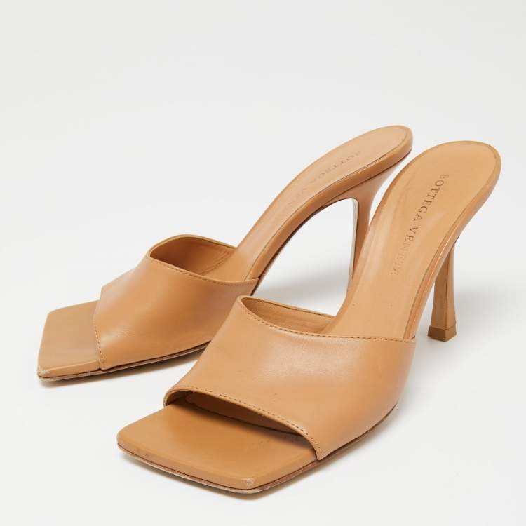 Pre Owned Bottega Veneta Brown Leather Square Toe Slide Sandals Size 36