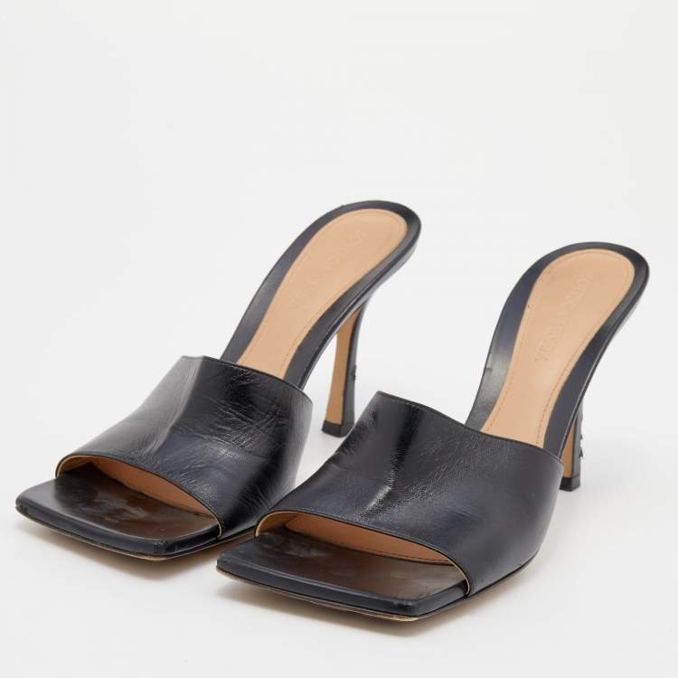 Pre Owned Bottega Veneta Black Leather Slide Sandals Size 39