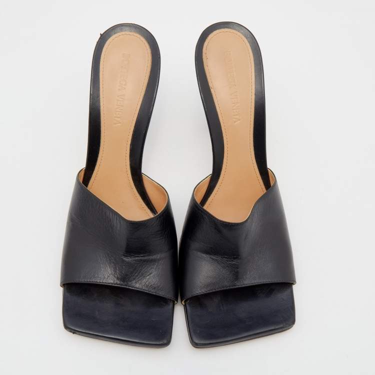 Pre Owned Bottega Veneta Black Leather Slide Sandals Size 39