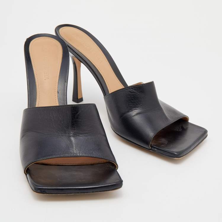 Pre Owned Bottega Veneta Black Leather Slide Sandals Size 39