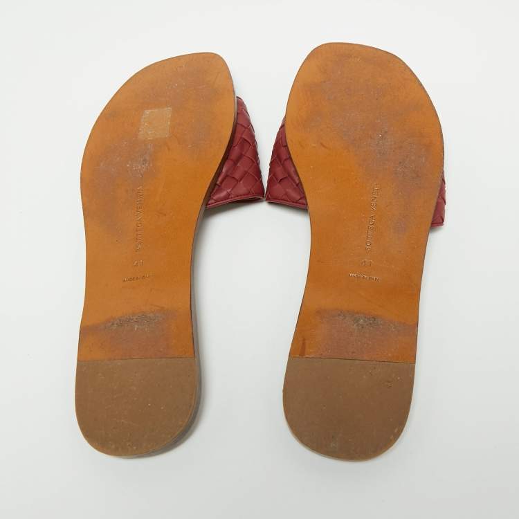 Pre Owned Bottega Veneta Burgundy Intreciatto Leather Slip On Slide Size 41