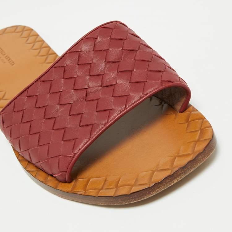 Pre Owned Bottega Veneta Burgundy Intreciatto Leather Slip On Slide Size 41