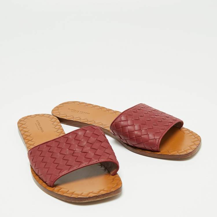 Pre Owned Bottega Veneta Burgundy Intreciatto Leather Slip On Slide Size 41