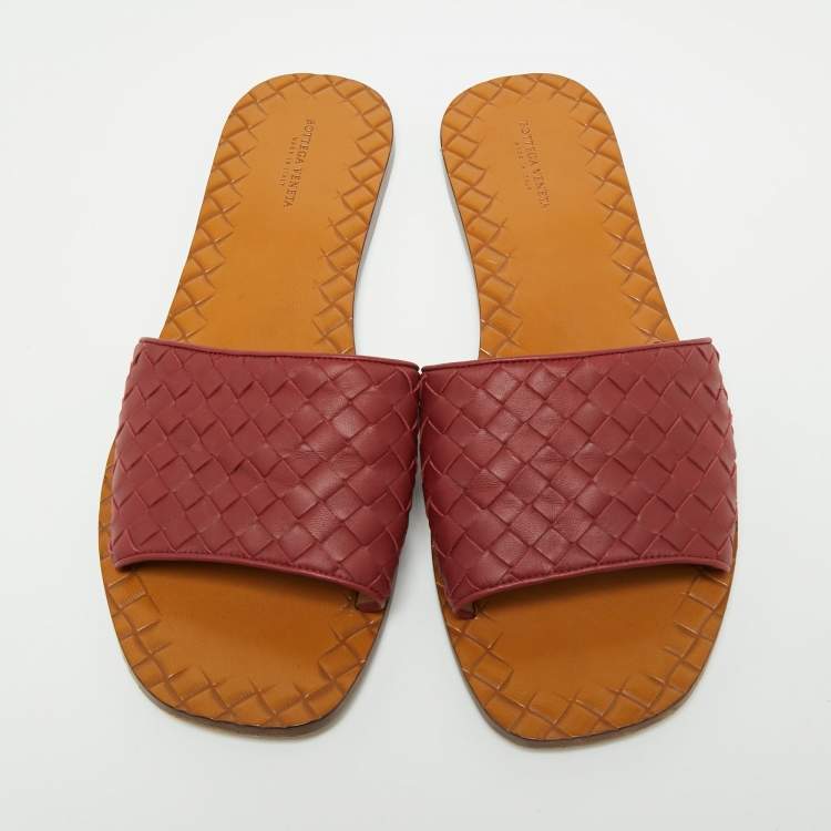 Pre Owned Bottega Veneta Burgundy Intreciatto Leather Slip On Slide Size 41
