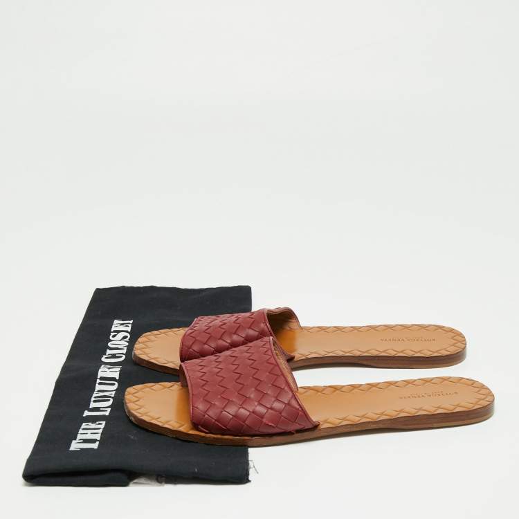 Pre Owned Bottega Veneta Burgundy Intreciatto Leather Slip On Slide Size 41