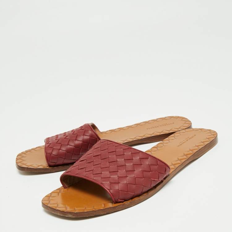 Pre Owned Bottega Veneta Burgundy Intreciatto Leather Slip On Slide Size 41