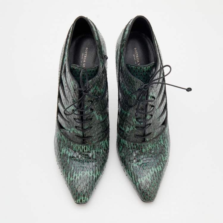 Pre Owned Bottega Veneta Green/Black Snakeskin Leather Cut Out Lace-Up Booties Size 40