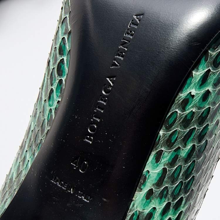 Pre Owned Bottega Veneta Green/Black Snakeskin Leather Cut Out Lace-Up Booties Size 40