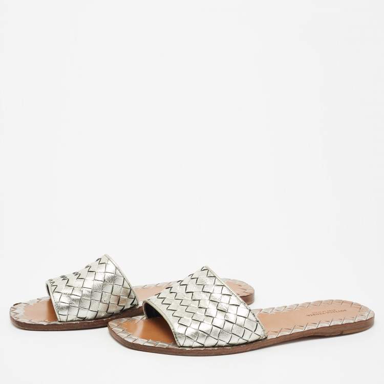 Pre Owned Bottega Veneta Silver Intrecciato Leather Flat Slides Size 39