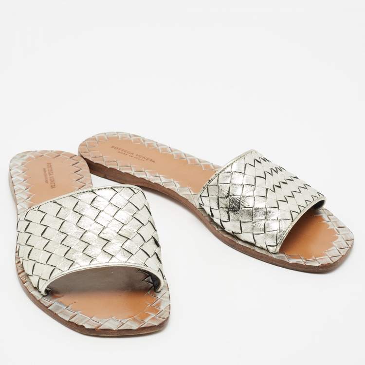 Pre Owned Bottega Veneta Silver Intrecciato Leather Flat Slides Size 39