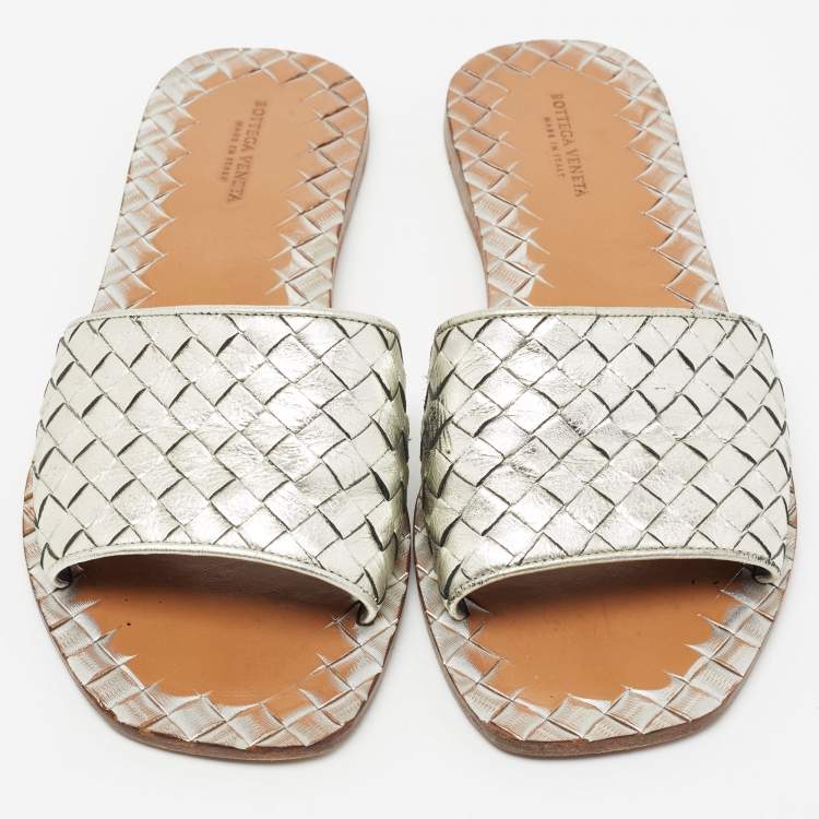 Pre Owned Bottega Veneta Silver Intrecciato Leather Flat Slides Size 39