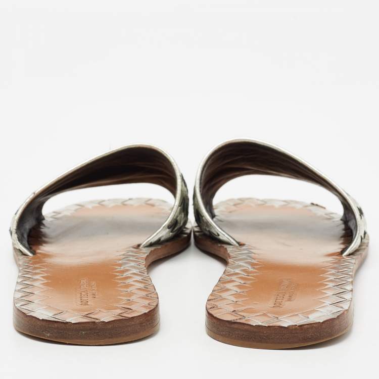 Pre Owned Bottega Veneta Silver Intrecciato Leather Flat Slides Size 39