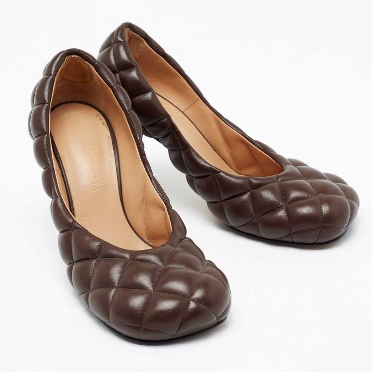 مملوكة مسبقًا Bottega Veneta Brown Quilted Leather Padded Bloc Square Toe Pumps Size 36.5